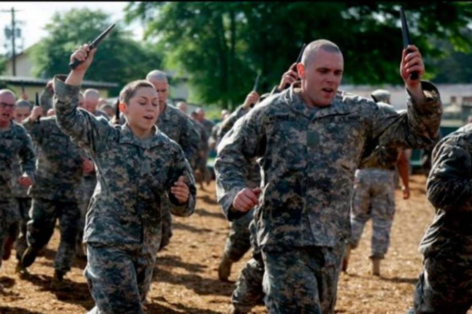 EE.UU. dice que estándares no se rebajaron para primeras mujeres "Rangers"