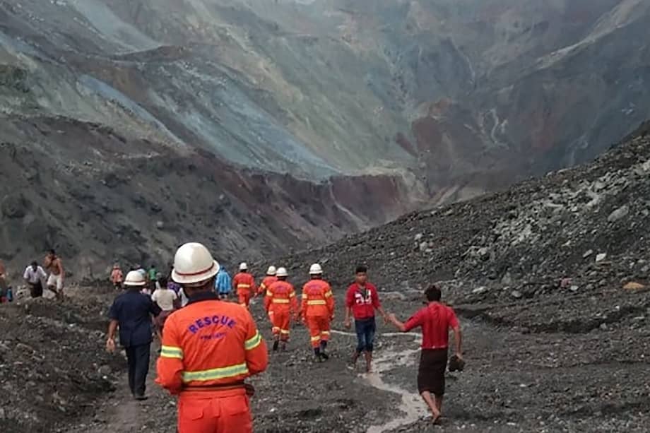La tragedia tuvo lugar cerca de la frontera con China, en un valle en el cantón de Hpakant que quedó completamente sumergido bajo el lodo.
