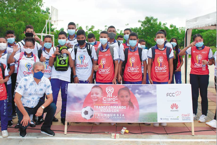 Algunos de los jóvenes colombianos que participan en la Copa Claro.