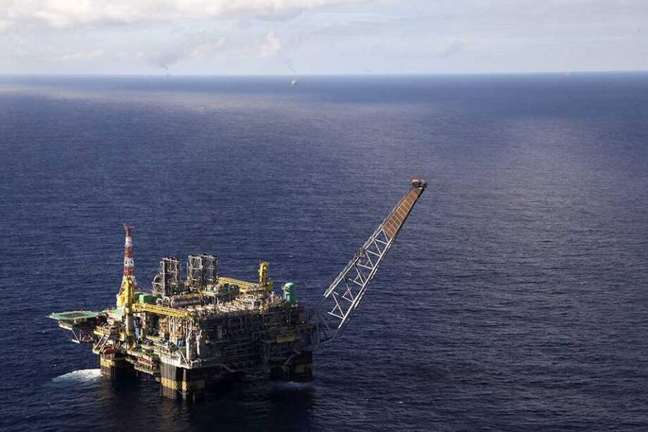 A Petrobras, la petrolera estatal brasileña, a pesar de estar en el ojo del huracán por casos de corrupción, la industria la reconoce como una de las más experimentadas en exploración en el mar. / Bloomberg