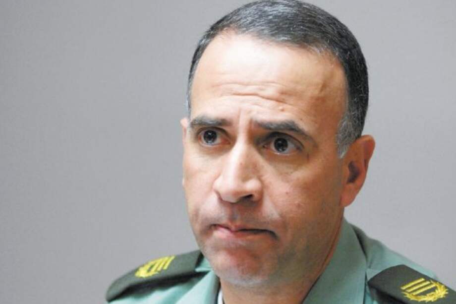 Se oficializa negativa del Congreso a ascenso del general Martínez