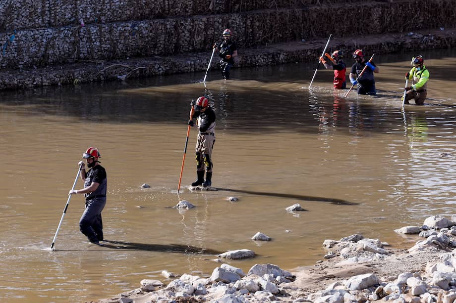 Búsqueda de cuerpos en el barranco del Poyo en Catarroja, provincia de Valencia, España.