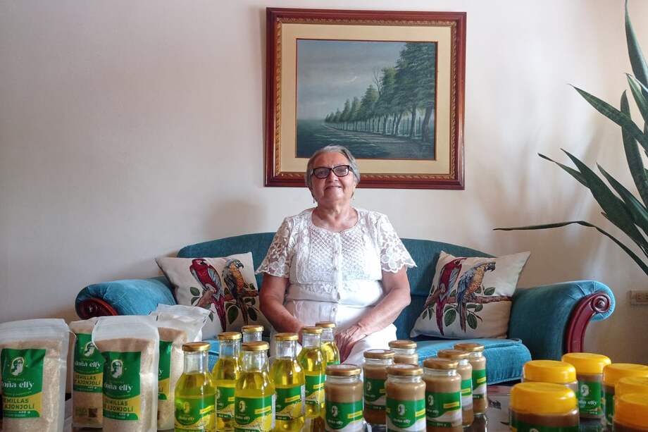 Ella es Elfidia Esther Iriarte, la emprendedora que además de generar empleo, ayuda a los campesinos de Sucre usando los cultivos propios de la región para darles uso en cremas y aceites, entre otros.