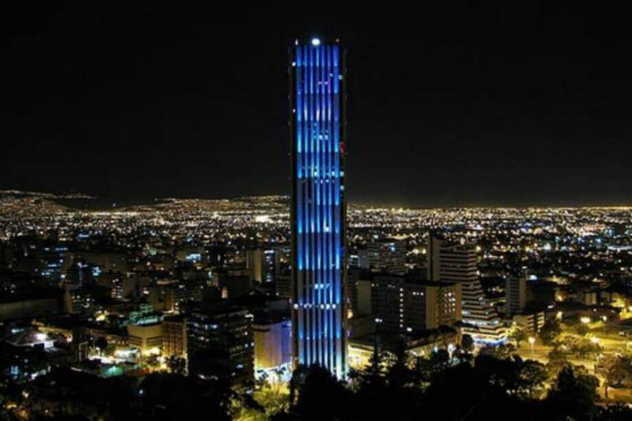 Joven que, al parecer, se lanzó de Torre Colpatria habría anunciado suicidio en video