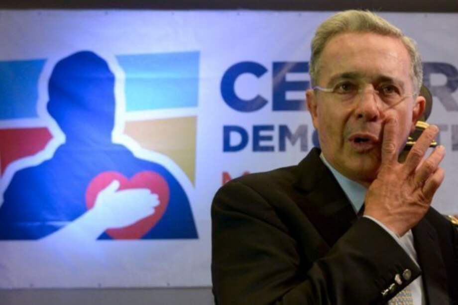Centro Democrático podrá usar logotipo con foto y nombre de Uribe: Consejo de Estado
