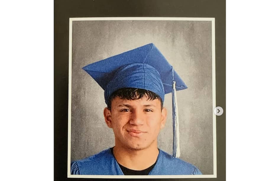 Dos días después de su liberación, Ricardo se graduó como bachiller en Chicago.