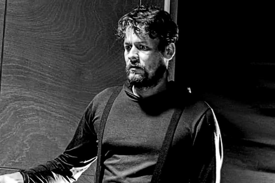 El lamentable suceso quedó registrado en video. El artista de 39 años colisionó en su motocicleta contra una camioneta.