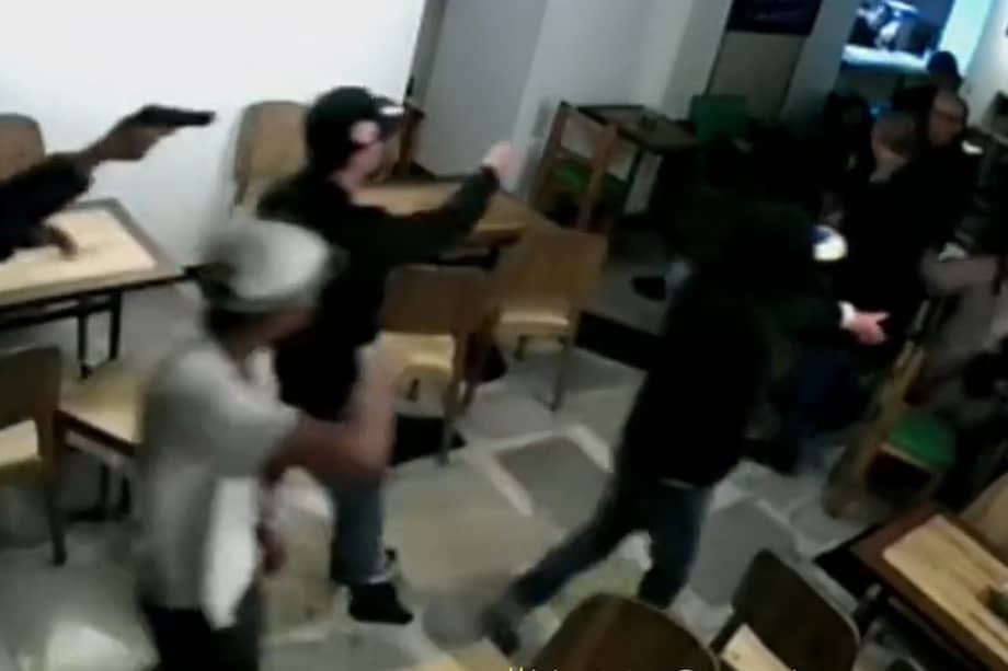 Video: Así fue el atraco masivo con pistola a restaurantes en el Park Way, Bogotá.
