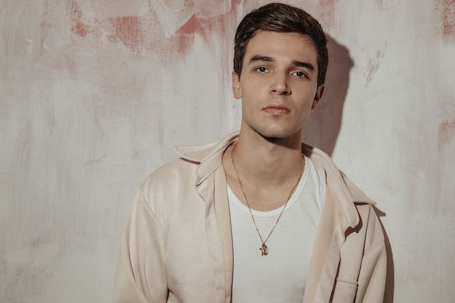 Alejandro Santamaría escribió "Loco" junto a Andy Clay en Miami.