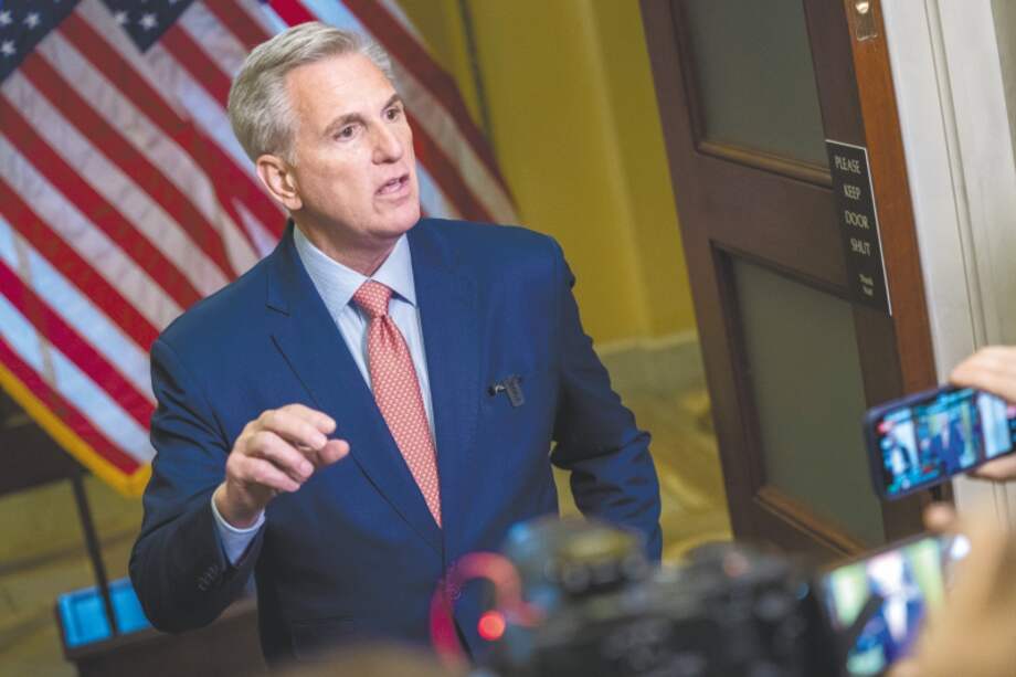 El presidente de la Cámara de Representantes, el republicano Kevin McCarthy afirmó en julio que las investigaciones podrían llevar a destituir a Joe Biden.