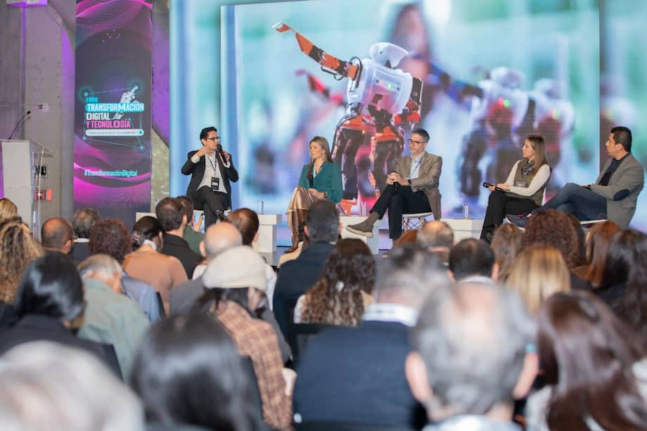 Expertos de diversos sectores participaron del Foro de Transformación Digital.