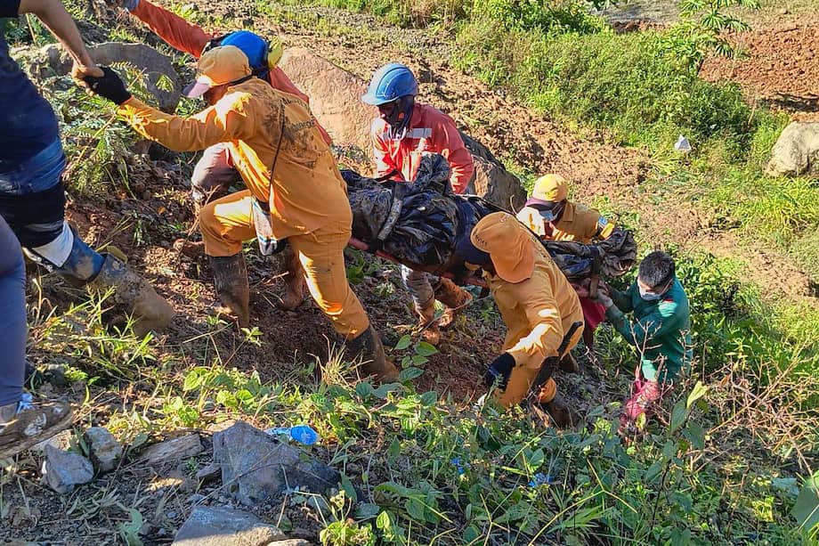 Las unidades de socorro han rescatado 16 cuerpos en la mañana de este 13 de enero.