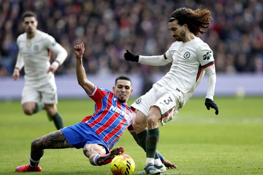Daniel Muñoz fue titular en la derrota 3-1 de Palace frente a Chelsea.