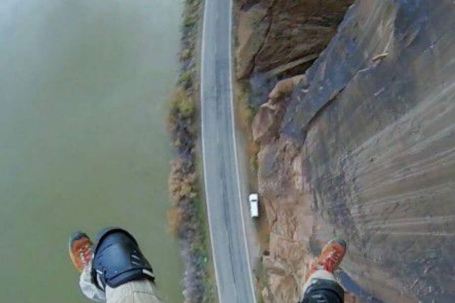 Aterrador accidente durante un salto base