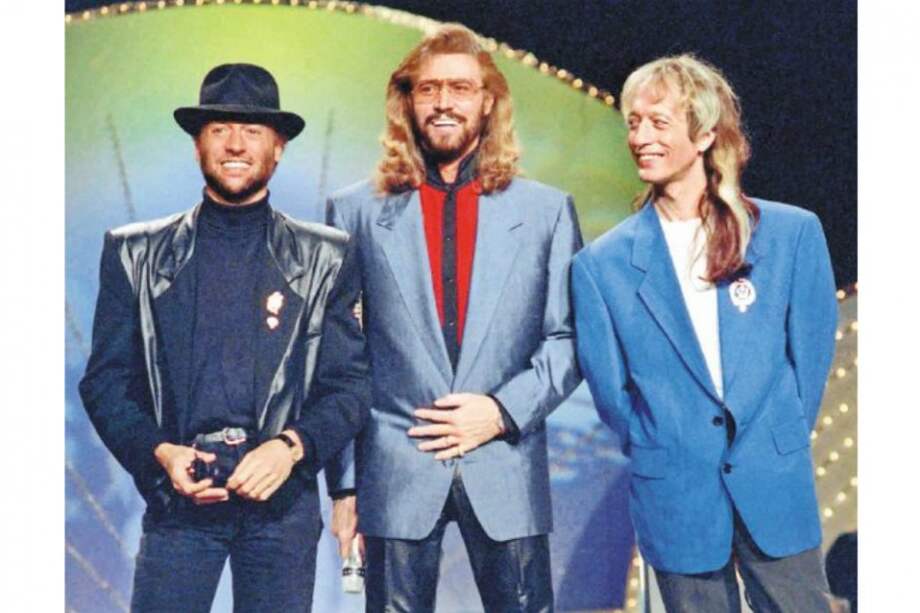De izquierda a derecha, Maurice, Barry y Robin Gibb, los integrantes de los Bee Gees. / AFP