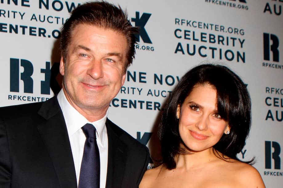 Alec Baldwin y su esposa Hilaria Thomas. / Bang Showbiz