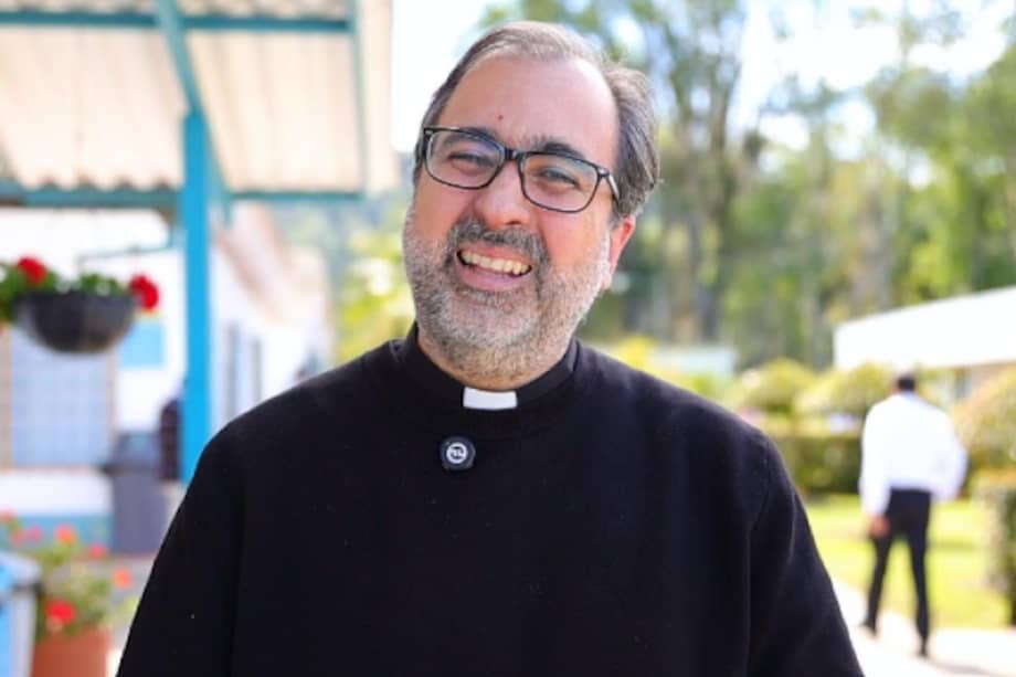 Rodrigo Londoño de la Espriella, capellán de la Presidencia fue designado como representante del presidente en cinco universidades.