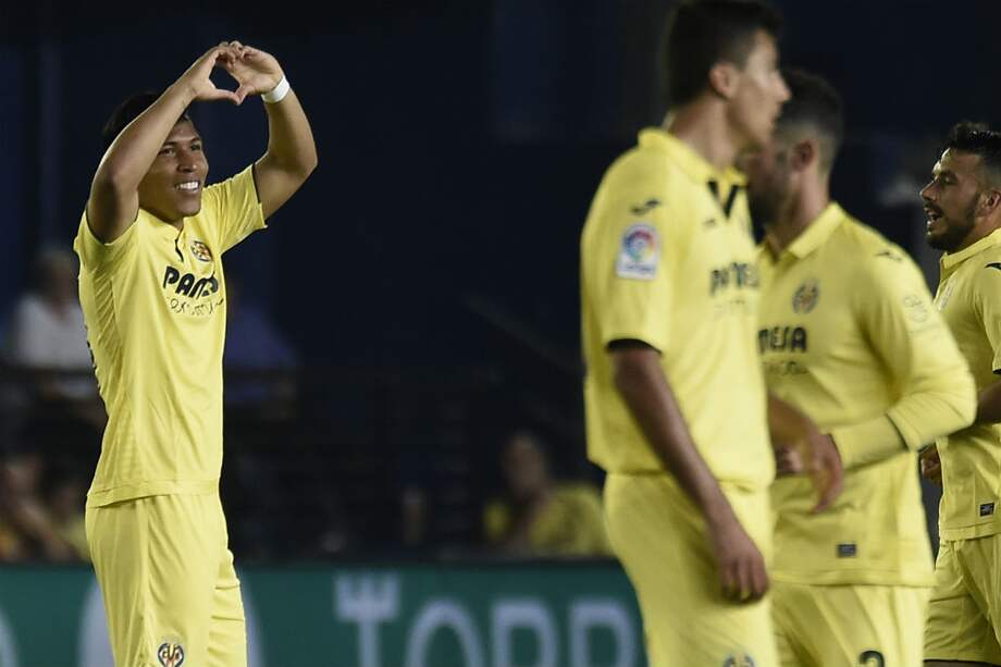 Roger Martínez celebra su primer tanto en la Liga de España. / AFP