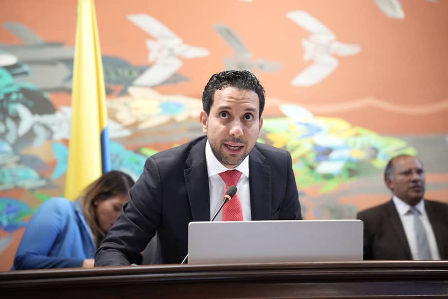 Julián López, presidente de la Cámara de Representantes, será denunciado por presunta falsedad en documento público.