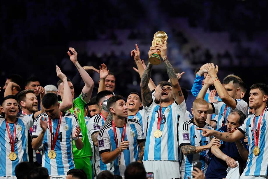 Argentina celebra su titulo en el Estadio Lusail.