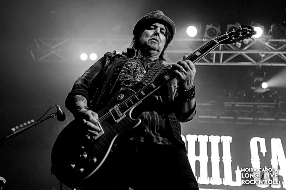 El artista de 64 años se convirtió en el miembro con más años de servicio en el grupo después de Lemmy Kilmister.