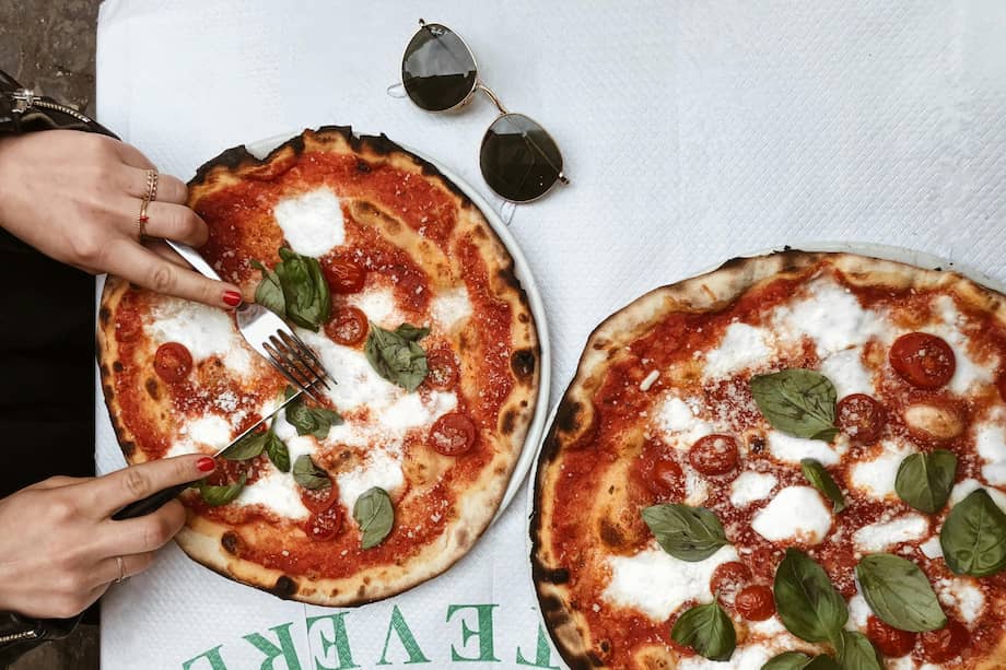 Revise alternativas por maps, pregunte a los habitantes del lugar y active su espíritu aventurero al turistear.