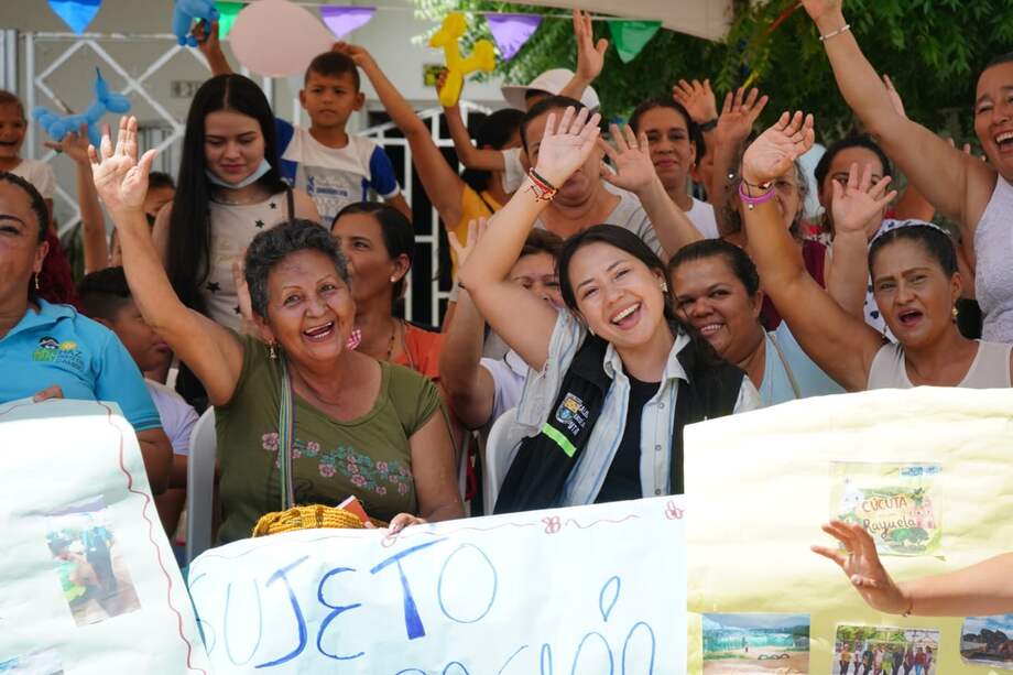 El lanzamiento oficial se realizó junto con la comunidad en uno de los barrios protagonistas del libro, y contó con la asistencia de más de 300 personas.