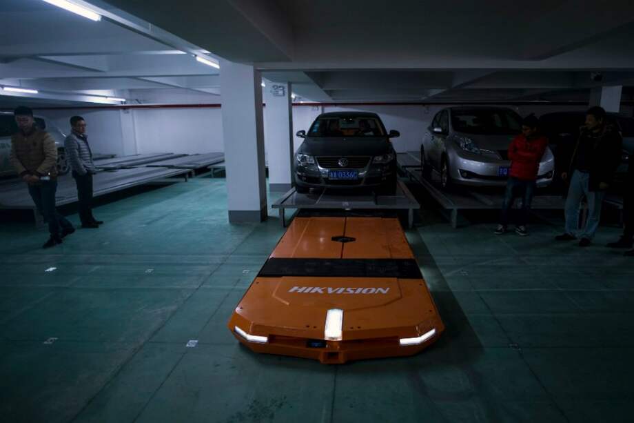 Una imagen de cómo funciona el sistema desarrollado por la empresa Hikvision. / AFP