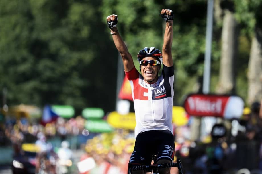 Jarlinson Pantano venció en el sprint final a Rafal Majka. Foto: AFP