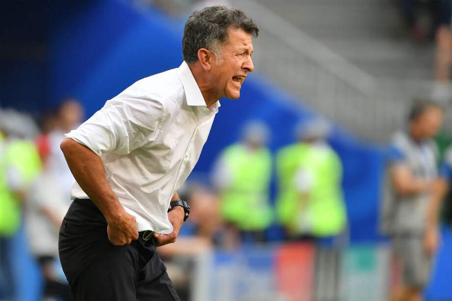 Juan Carlos Osorio vivió a mil revoluciones la derrota de México ante Brasil. / AFP