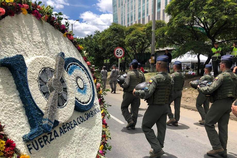 Los dos militares murieron durante una demostración aérea de la Fuerza Aérea Colombiana en el marco de la Feria de las Flores de Medellín. / @FuerzaAereaCol