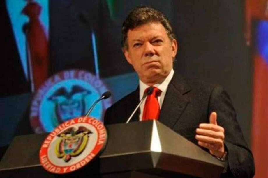 Santos pide a Policía redoblar esfuerzos por masacre en Cali