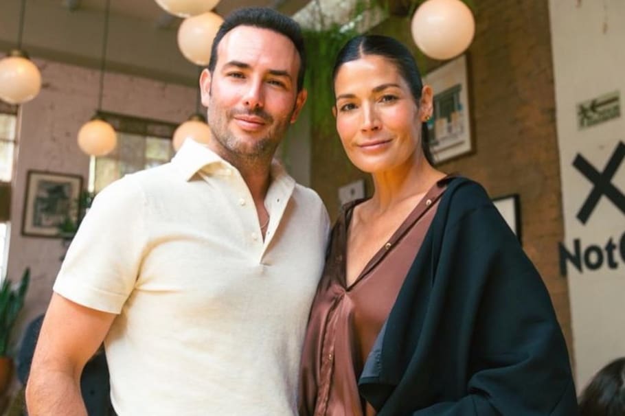 Sebastián Martínez y Kathy Sáenz llevan 15 años de casados. Antes de conocerse, el actor de ‘Pálpito’ sostuvo una relación sentimental con otra famosa actriz y activista.