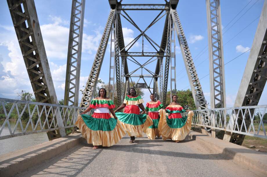 Elba Gladys, Julia Carabalí, Imelda Solarte y Lucely Lasso son parte de la Ruta Pacífica de las Mujeres en el municipio de Buenos Aires y llevan siete años revitalizando el río Cauca. / / Mauricio Alvarado