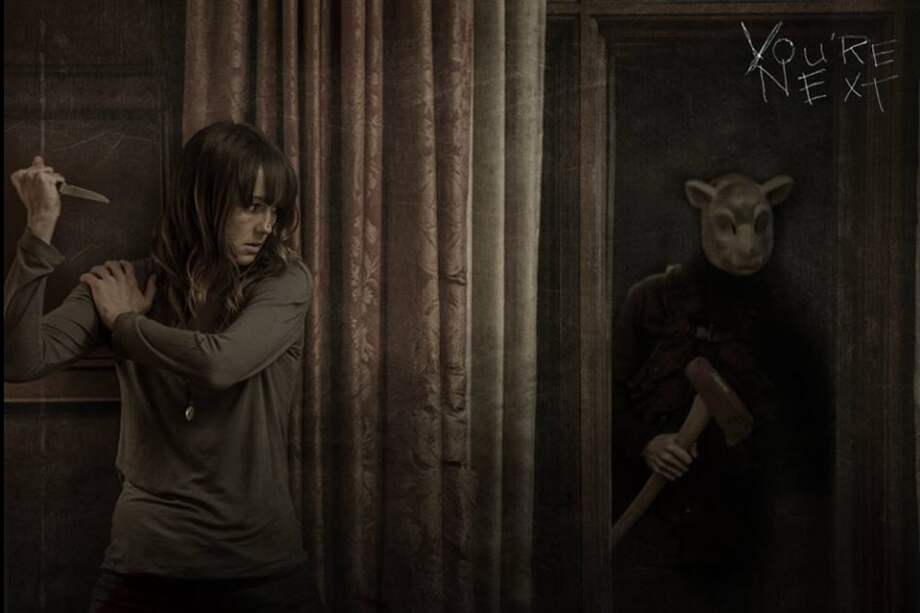 La película es un drama familiar y doméstico rebosante de masacres y asesinos enmascarados.