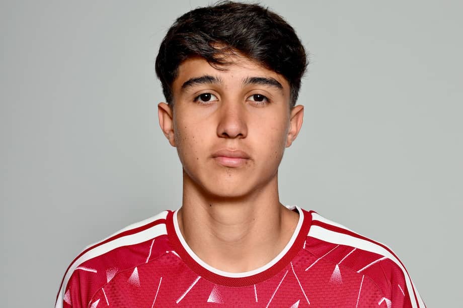 El colombiano Samuel Martínez posa por primera vez con la camiseta del Liverpool.