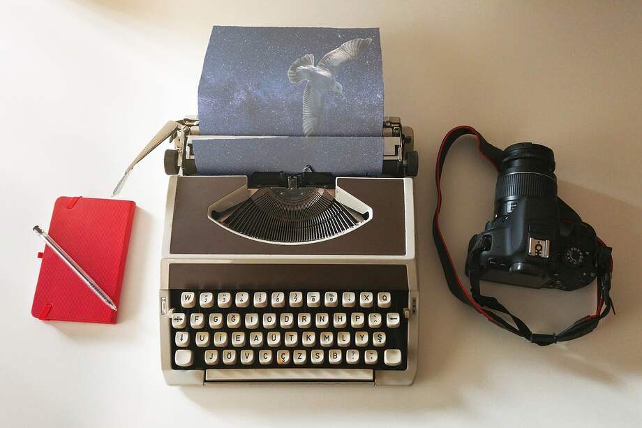 Bienvenidos todos los microrrelatos a laesquinadelirante@gmail.com, máximo 200 palabras.