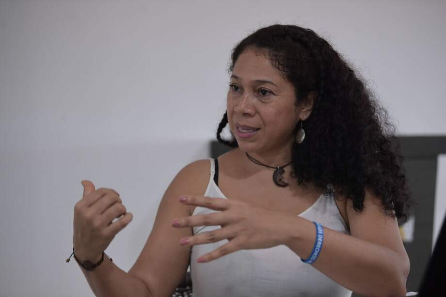 Danelly Estupiñán ha denunciado las afectaciones que ha causado el puerto de TC Buen a la comunidad del barrio La Inmaculada de Buenaventura./ Mauricio Alvarado