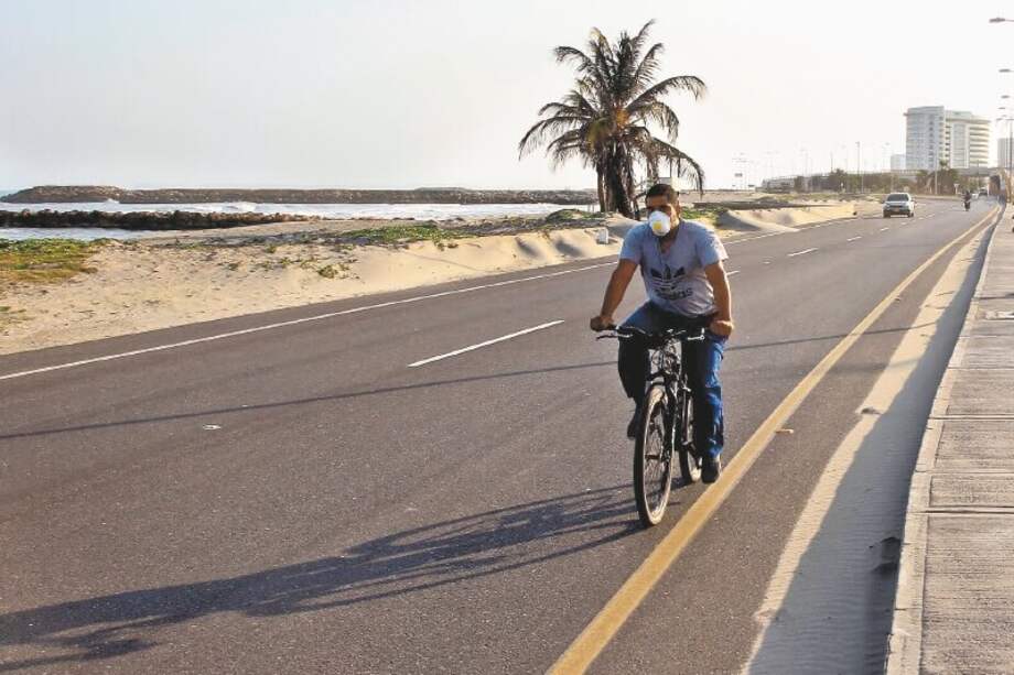 Arango dijo que, si bien hay activación productiva, ello no significa “una autorización para la actividad social”. /EFE