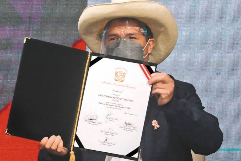 Pedro Castillo ya recibió su credencial como presidente de Perú e hizo un llamado a la unión política del país. / AFP