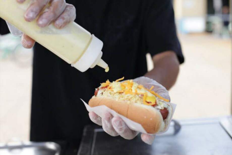 Hallan ADN humano en perros calientes en EE.UU.