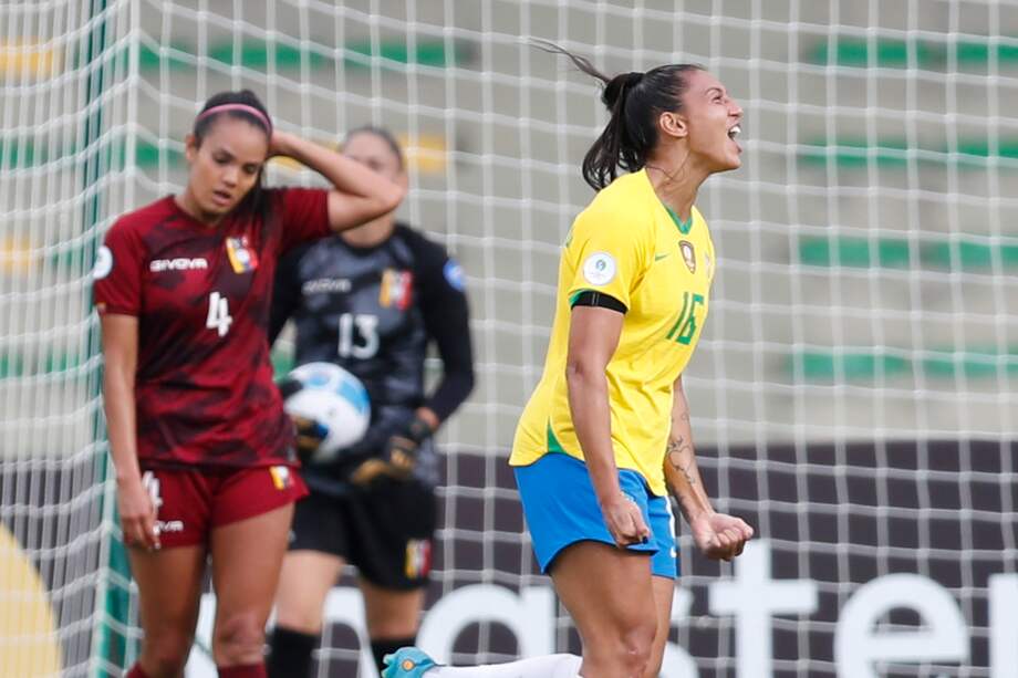 Bia Zaneratto abrió la goleada de Brasil en el Centenario de Armenia.