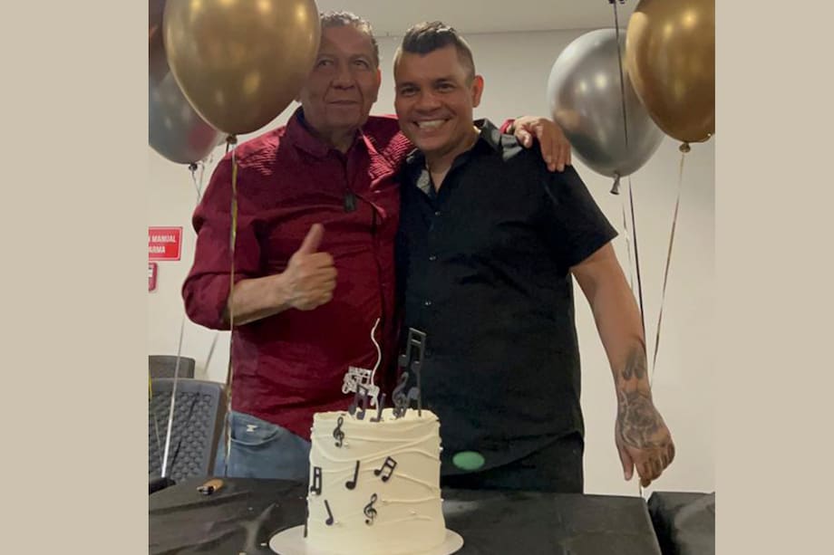 Alzate junto a su padre hace unos días en el cumpleaños del segundo