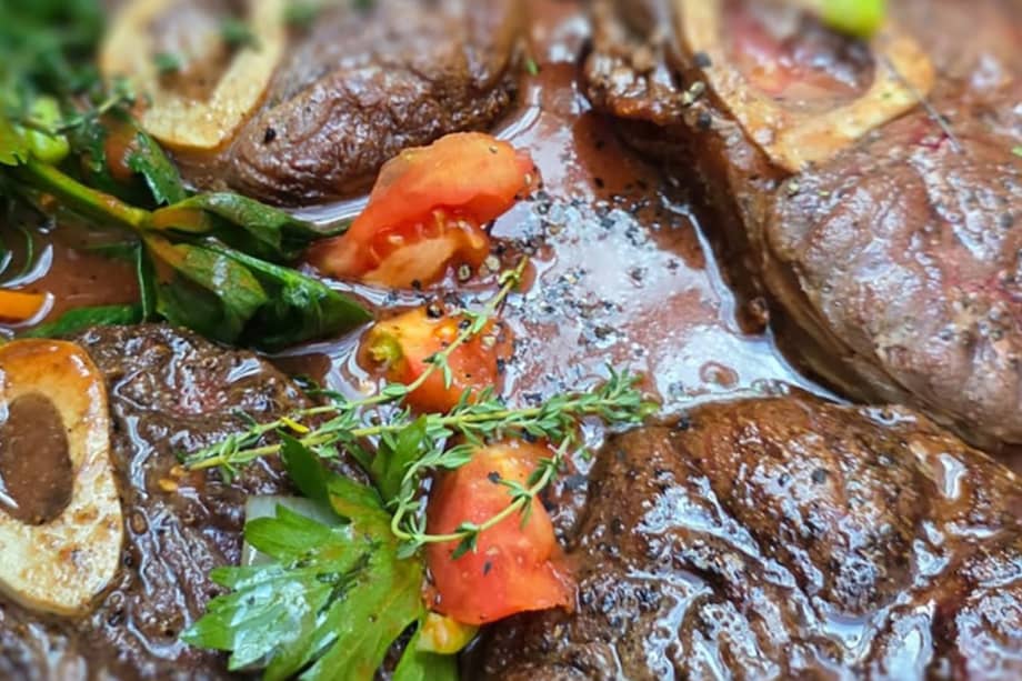 Receta para preparar jarrete de res estofado por Harry Sasson.