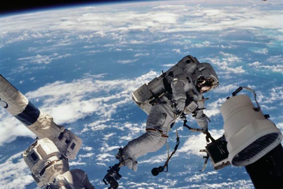 Los requisitos básicos para aplicar incluyen la ciudadanía de los Estados Unidos y una maestría en un campo STEM, que incluye ingeniería, ciencias biológicas, ciencias físicas, ciencias de la computación o matemáticas. / Wikimedia - creative commons