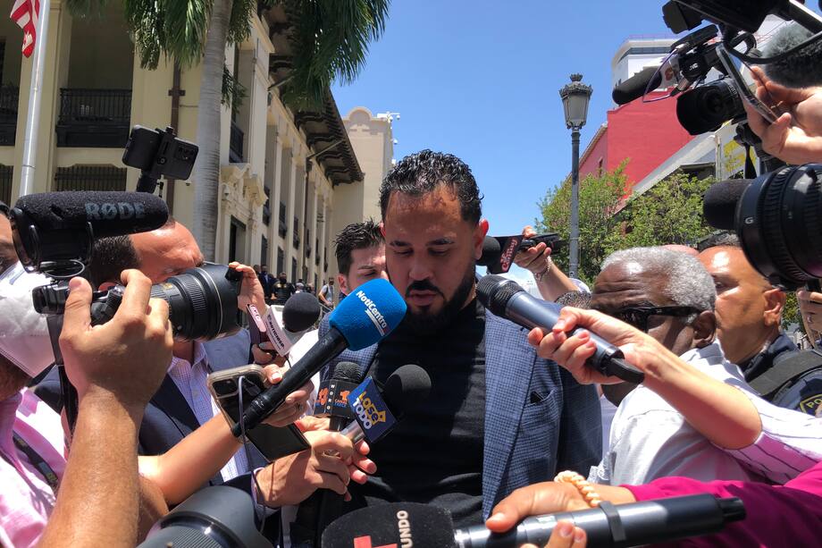 El productor puertorriqueño de música urbana Raphy Pina a su salida del tribunal federal en San Juan (Puerto Rico). EFE/ Jorge Muñiz ARCHIVO