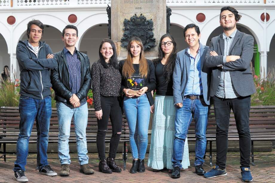 Álvaro Avendaño, Juan Gómez, Nicole Acuña, Carol Sánchez, Fernanda Barbosa, Óscar Parra y Alejandro Ballesteros forman parte de Rutas del Conflicto. / Cristian Garavito - El Espectador