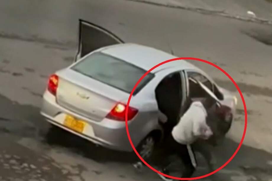 Con estas imágenes las mujeres tratan de buscar al responsable del hurto.