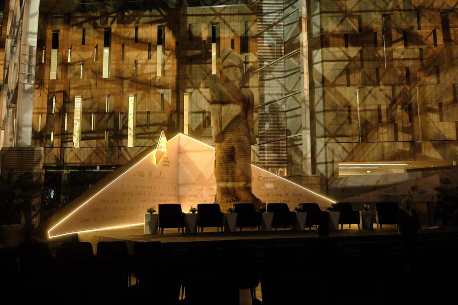 Estatuas y objetos históricos de la antigua civilización del país se exhiben en los 24.000 metros cuadrados de espacio de exhibición permanente.