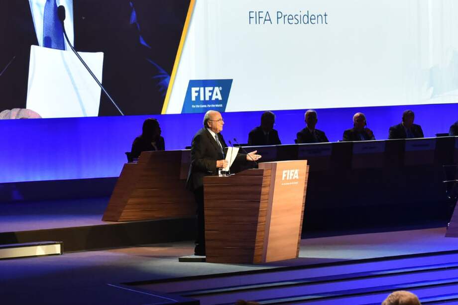 Blatter afirma que el fútbol es un negocio multimillonario, que crea oportunidades